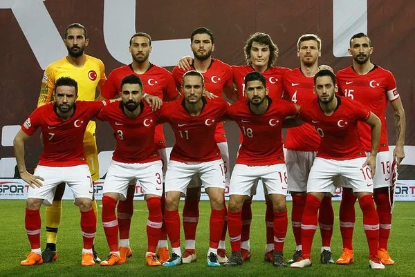 Lucescu, Milli Takım'ın yeni omurgasını belirledi!