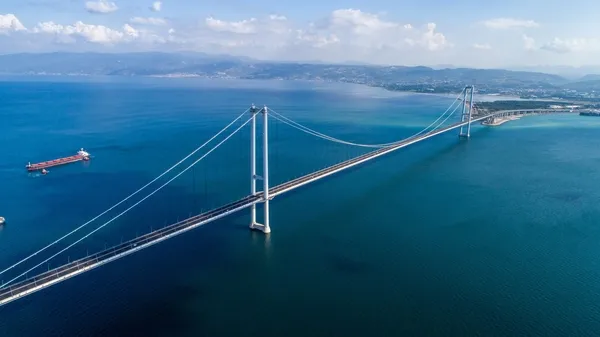 bakan-uraloglu-acikladi-osmangazi-koprusu-10-yasinda-akaryakit-ve-zamandan-211-milyar-tl-tasarruf-ettik-1782905549765.jpeg