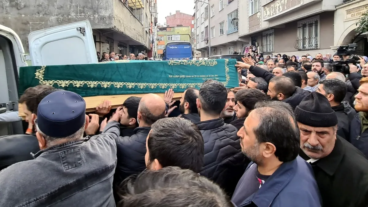 Karbonmonoksitten zehirlenen 3 kişilik aile son yolculuğuna uğurlandı Karbonmonoksitten zehirlenen 3 kişilik aile son yolculuğuna uğurlandı