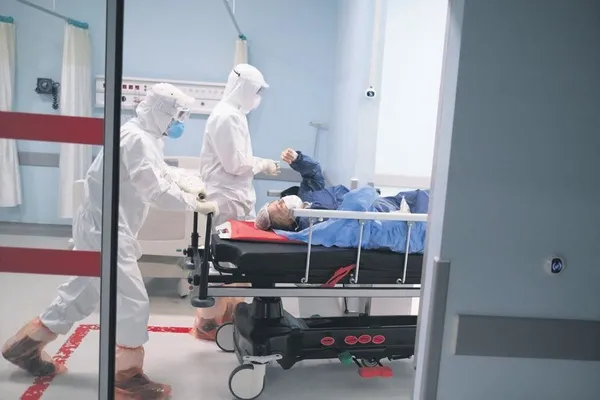 İlk koronavirüs vakasını üzerinden 1 yıl geçti! Sağlıkçılardan çağrı: Gelin Türkiye’yi maviye boyayalım - 1