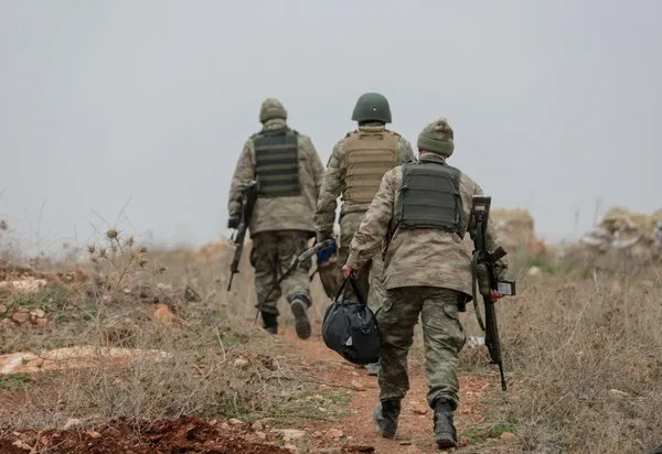 Sabah Mehmetçik'i cephede görüntüledi