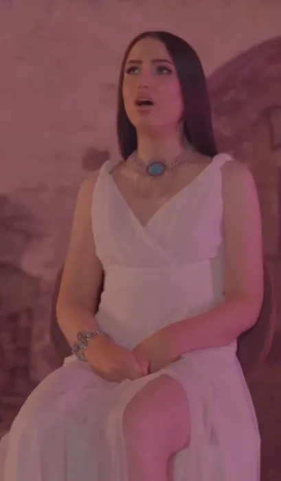 Genç şarkıcı Mutlu Kaya adeta küllerinden yeniden doğdu! Eski sevgilisi başından vurdu, engelli kaldı ama Mutlu Kaya azmetti, başardı...