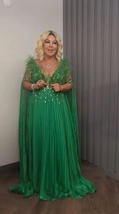 Safiye Soyman’a eleştiri yağdı! Oğlu Harun’u 20 gün önce kaybeden Safiye Soyman sahnelere döndü!