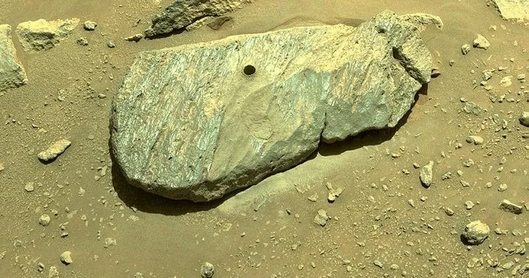 NASA’nın keşif aracı Mars’tan ilk kaya örneğini aldı