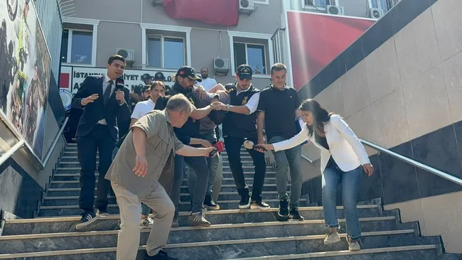 son-dakika-ayse-tokyaz-cinayeti-aysenin-cesedini-yol-kenarina-atan-supheliler-tek-tek-anlatti-bir-bavul-var-eb-1752918736838.jpg SON DAKİKA… Ayşe Tokyaz cinayeti! Ayşe’nin cesedini yol kenarına atan şüpheliler tek tek anlattı: Bir bavul var ebediyete gidecek!