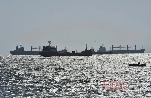 İstanbul'un hayalet gemileri bir bir temizleniyor