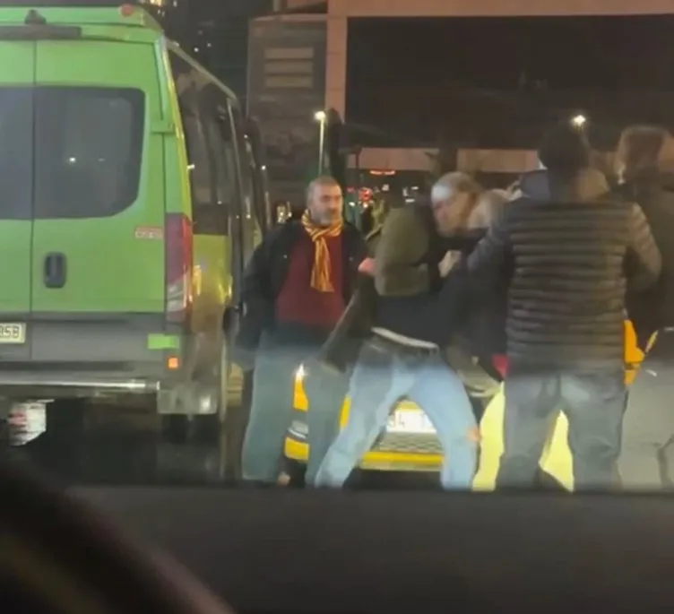 Yer İstanbul! Taksiciden bayıltan dayak: Bir anda yere yığıldı!