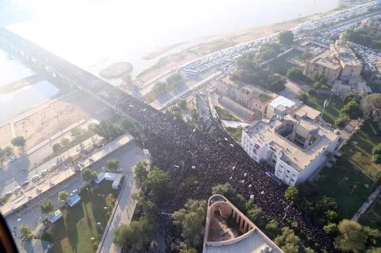 Binlerce İranlı sokağa döküldü! Kasım Süleymani için Ahvaz'da cenaze töreni...