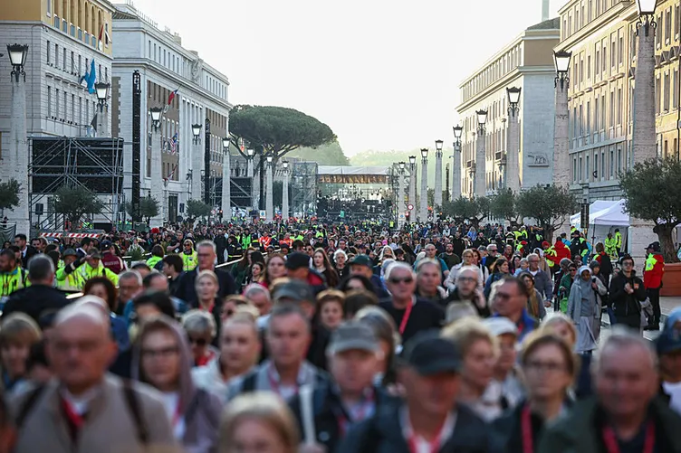 Vatikan Papa Franciscus'u uğurluyor! Yüz binler akın etti: Dünya liderleri Roma’da