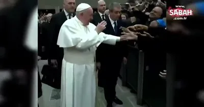 Papa Francis rahibenin öpücük isteğini kırmadı