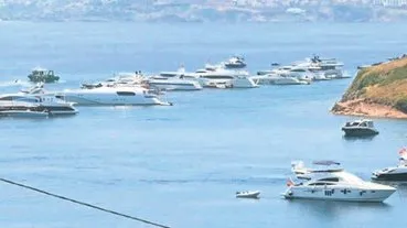 Bodrum koyları tekne durağı oldu