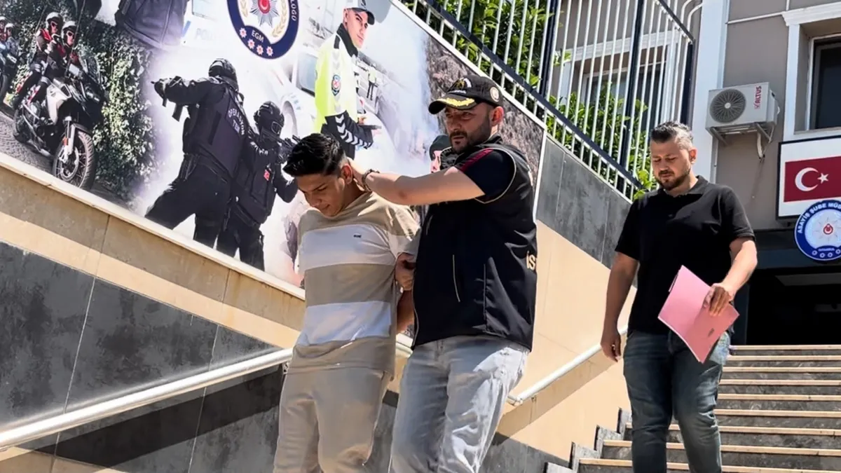 İstanbul'da otellerde yankesicilik yapan çeteye yönelik operasyon düzenlendiği anı gösteren bir görsel.