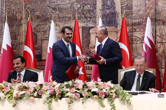 son-dakika-turkiye-ile-katar-arasinda-kritik-anlasmalar-baskan-erdogan-katar-emiri-al-saniyi-kabul-etti-1665766651214.jpg SON DAKİKA | Türkiye ile Katar arasında kritik anlaşmalar! Başkan Erdoğan, Katar Emiri Al Sani'yi kabul etti