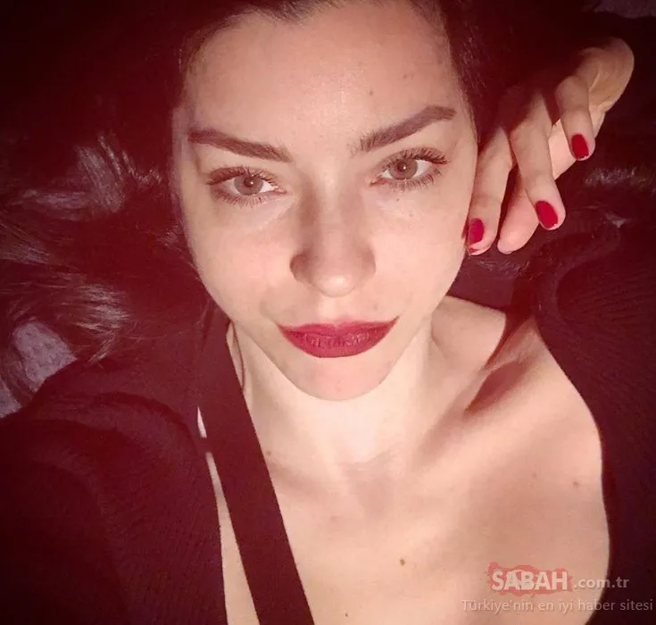 Merve Boluğur kendini sütyensiz sokağa attı! Merve Boluğur�un makyajsız