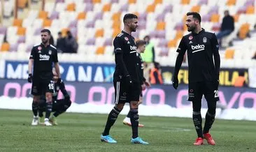 Beşiktaş’a Ghezzal’dan kötü haber! Kamptan ayrıldı