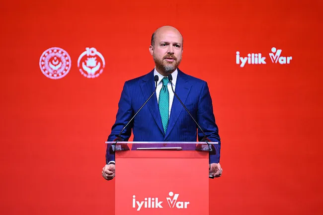 bilal-erdogan-turkiye-iyilik-alaninda-da-mirasimizdan-getirdigimiz-guzellikleri-dunyaya-tanitmada-ornek-olmali-1789222949759.jpeg