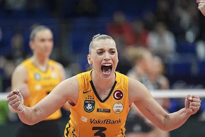 cansu-ozbay-turk-kadini-her-zaman-en-yukarida-olmayi-hak-ediyor-1777966061856.jpeg