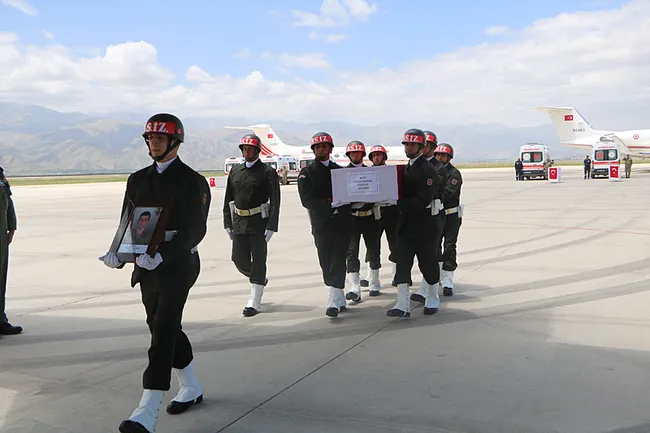 son-dakika-pence-kilit-harekati-bolgesinden-aci-haber-msb-duyurdu-sehit-sayisi-12ye-yukseldi-1751882056959.jpeg SON DAKİKA | Pençe-Kilit Harekatı bölgesinden acı haber! MSB duyurdu: Şehit sayısı 12'ye yükseldi