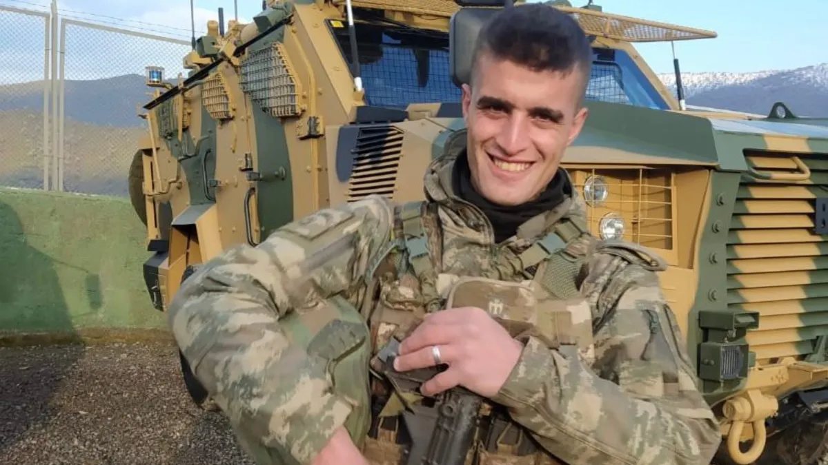 Bingöllü Uzman Çavuş Taner Arı, gözyaşlarıyla son yolculuğuna uğurlandı Bingöllü Uzman Çavuş Taner Arı, gözyaşlarıyla son yolculuğuna uğurlandı