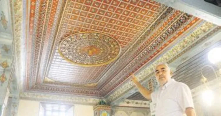 Tarihi camiye altın suyu ile restorasyon