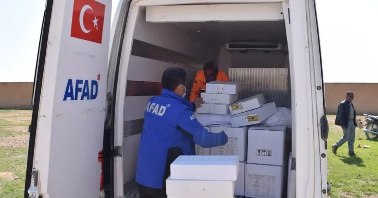 Barış Pınarı Bölgesinde 28 tır insani yardım malzemesi dağıtılıyor