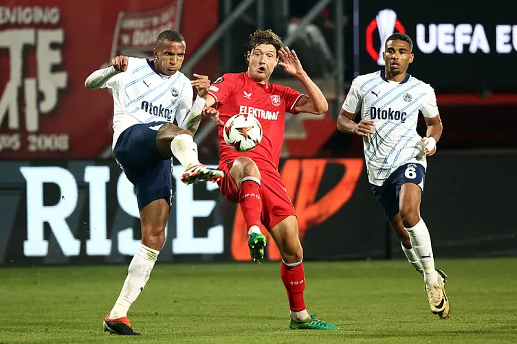 Son dakika haberi: Ömer Üründül’den Twente-Fenerbahçe maçı sonrası sert sözler! Vasat diyerek yorumladı...