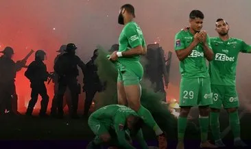 Fransa Ligue 1 tarihinin en çok şampiyon olan takımı Saint-Etienne küme düştü! Taraftarlar, sahayı ateşe verdi ve futbolcuları yakmaya kalkıştı...