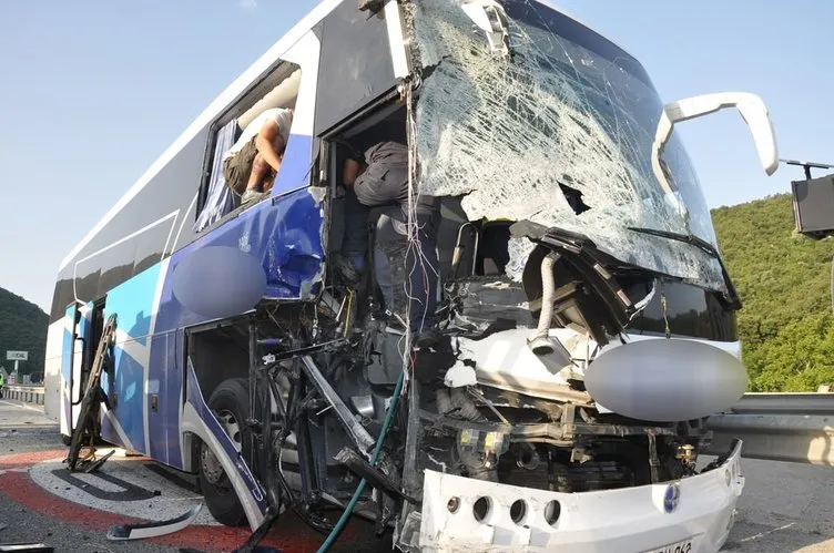 Bursa’da yolcu otobüsü tırla çarpıştı: 7 yaralı