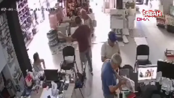 Boğazına ekmek takılan müşteriyi 'Heimlich manevrası' ile kurtardı | Video