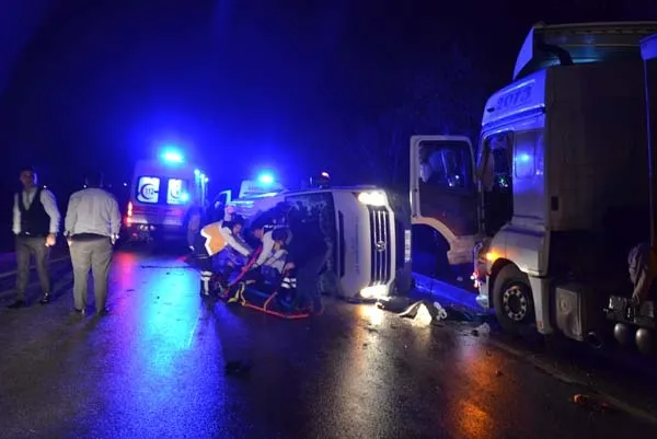 Çanakkale'de işçi servisi TIR ile çarpıştı!