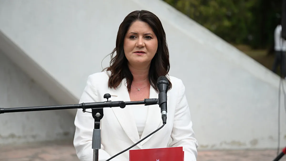 Edirne Belediye Başkanı Filiz Gencan, CHP’den istifa ederek Yeni Parti’ye katıldı Edirne Belediye Başkanı Filiz Gencan, CHP’den istifa ederek Yeni Parti’ye katıldı