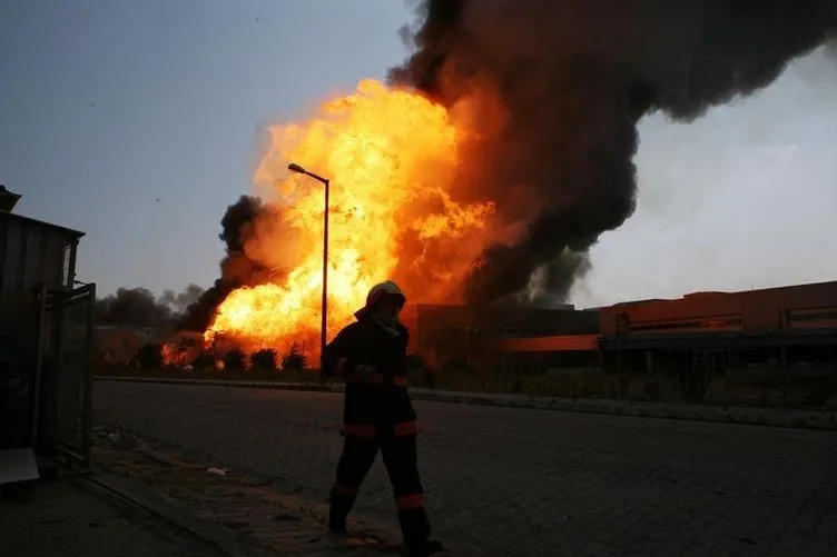 Tuzla’da fabrika alev alev yanıyor
