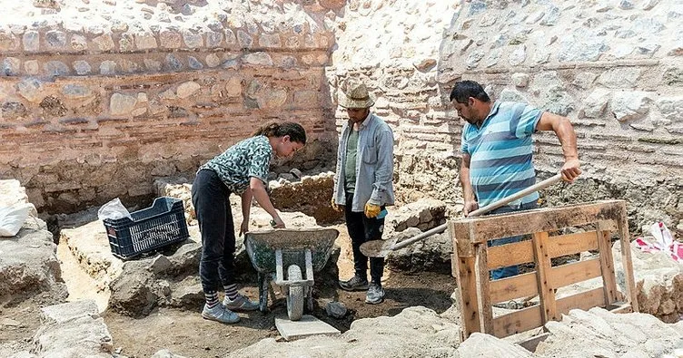İznik’teki tarihi surlarda insan iskeleti bulundu