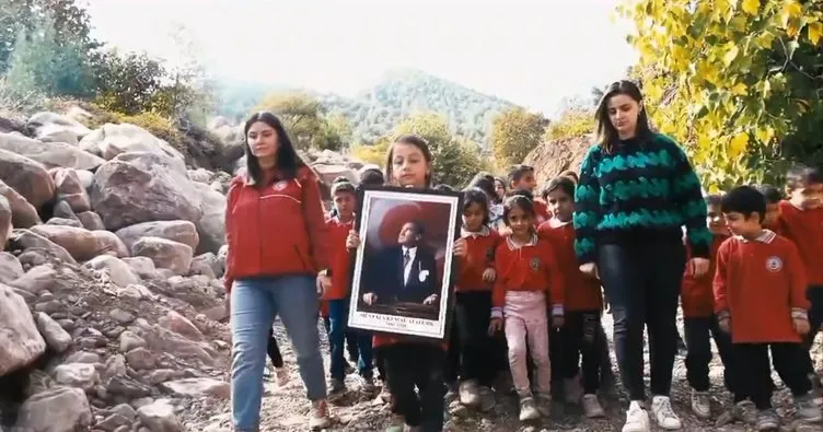 Zeytin bahçesinde Ata’ya saygı