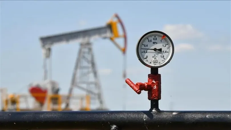 Brent petrol 83,57 dolar