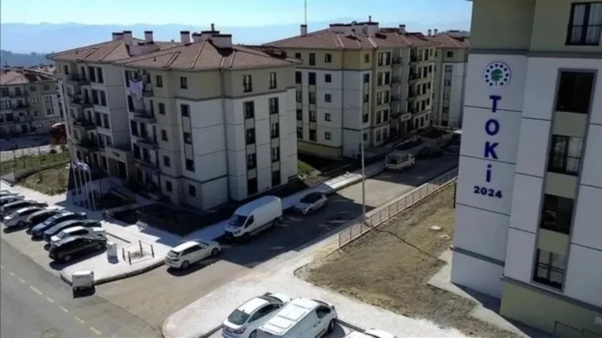 TOKİ BAŞVURU ŞARTLARI 2025: TOKİ'ye üzerine ev, arsa, tapusu olan başvurabilir mi, kimler başvurabilir?