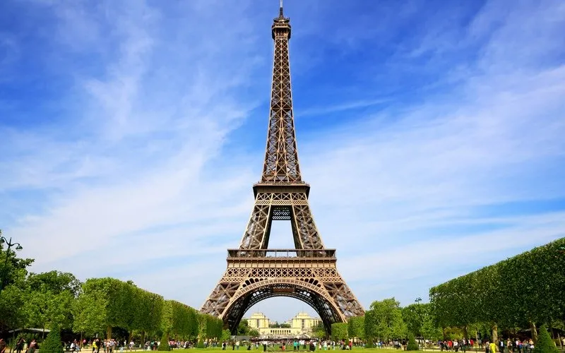eiffel kulesi hakkinda ilginc bilgi