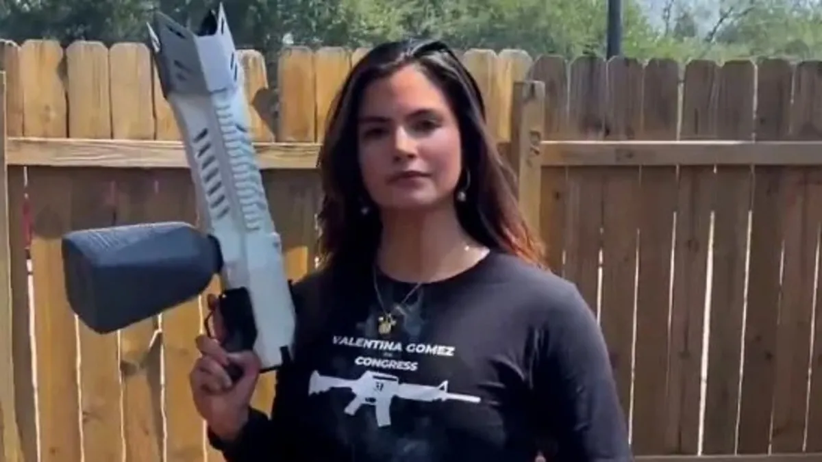 İslam karşıtı kadın provokatörün İngiltere’ye girişine iptal İslam karşıtı kadın provokatörün İngiltere’ye girişine iptal