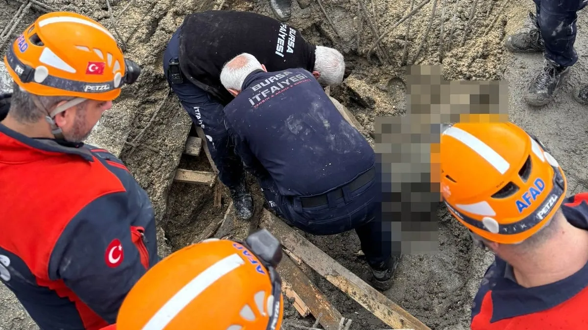 Beton kalıp çöktü: 1 işçi öldü