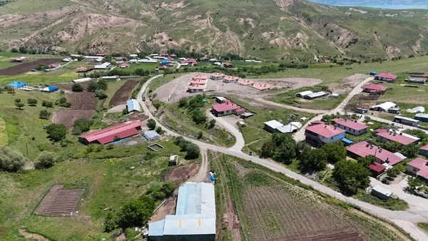 kirsal-afet-konutlari-icin-ges-destekli-4-bin-metre-su-sebekesi-tamamlandi-1780470231363.jpg