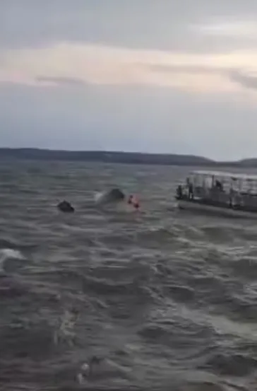Hindistan’da rüzgar tekneyi devirdi: 9 ölü