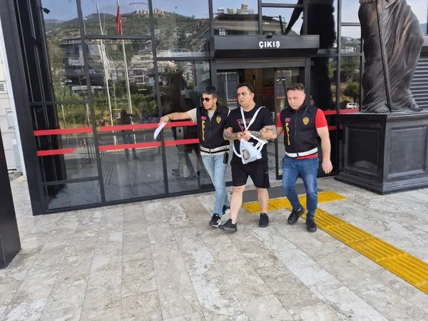 alanyada-5-milyon-tllik-silahli-kavga-1-kisi-tutuklandi-1783344098934.jpg