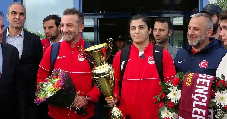 Dünya şampiyonu Busenaz Sürmeneli, memleketi Trabzon’da coşkuyla karşılandı: