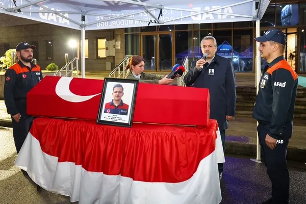 kayip-kisiyi-ararken-bottan-duserek-hayatini-kaybeden-afad-gorevlisi-memleketine-gonderildi-1781423991628.jpg
