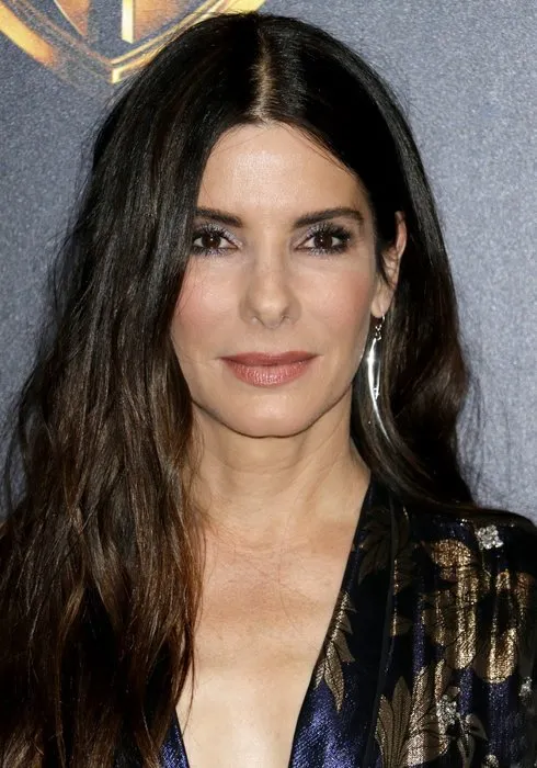 Hollywood’un ’zamansız savaşçısı’! Ünlü oyuncu Sandra Bullock’un nasıl bir aileden geldiğini biliyor muydunuz?