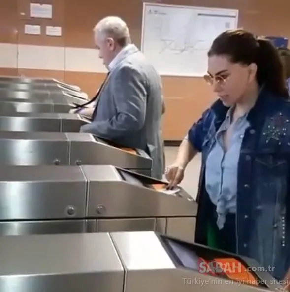Ünlü Şarkıcı Ebru Yaşar metroya bindi!