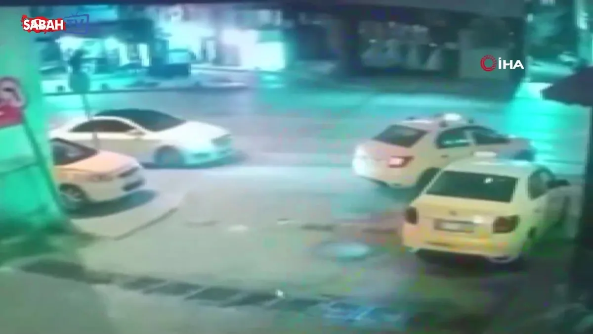 Hatalı dönüş yapan araca motosiklet böyle çarptı: 1 yaralı | Video videosunu izle Hatalı dönüş yapan araca motosiklet böyle çarptı: 1 yaralı | Video videosunu izle
