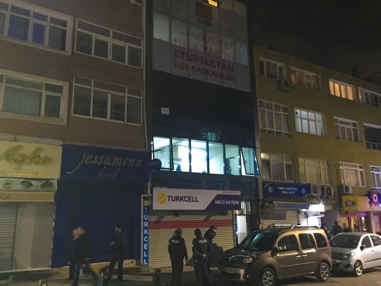 CHP'liler ilçe teşkilatında birbirine girdi