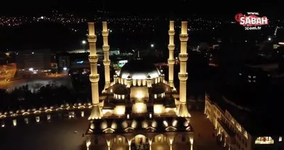 7’den 70’e herkes camilere akın etti: Kadir Gecesi dualarla idrak edildi | Video