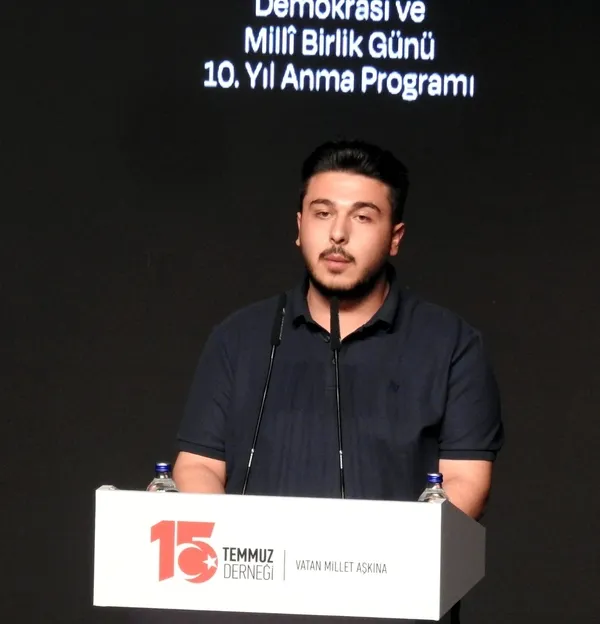sehit-ve-sahit-programinda-duygusal-anlar-demokrasi-ve-milli-birlik-gunu-anisina-program-duzenlendi-1783791827012.jpg